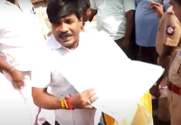 villagers protest against gp muthu in temple issue