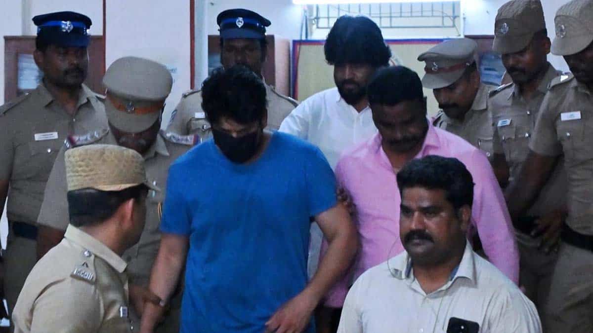 நடிகர் ஸ்ரீகாந்த்துக்கு இத்தனை ஆண்டுகள் சிறையா? மொத்த கேரியரும் போச்சே!