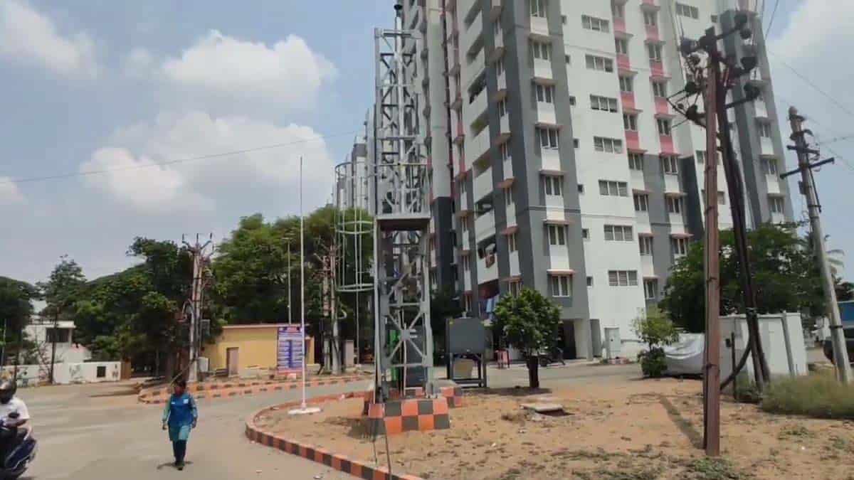 கோவை ஹவுசிங்யூனிட் 5வது மாடியில் இருந்து விழுந்து அரசு ஊழியர் பலி : தற்கொலையா? போலீசார் விசாரணை!