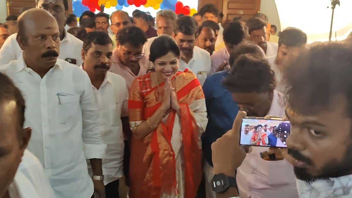 மாமனார், மாமியரை மதிக்க கத்துக்கோங்க.. ராமதாஸ் மருமகள் சௌமியா அன்புமணி அறிவுரை.!!