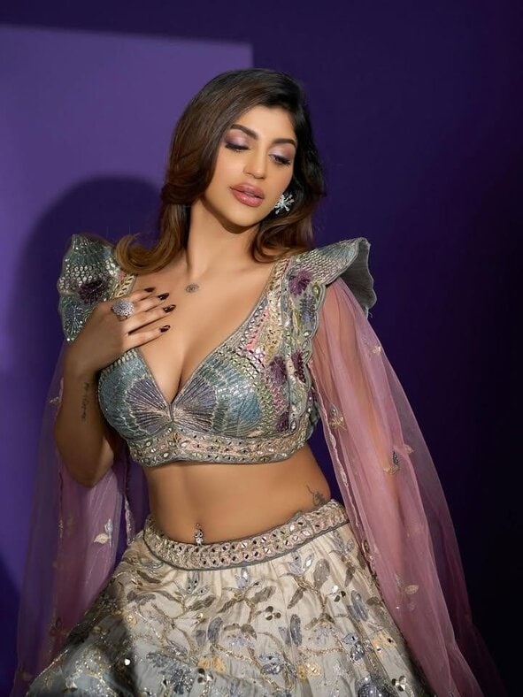 Yashika Aannand New Photos Viral on Social Media